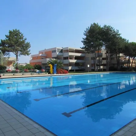 With Shared Pool-beahost Lejlighed Bibione